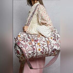 #1394 POL Petal & Vine Quilted Bag